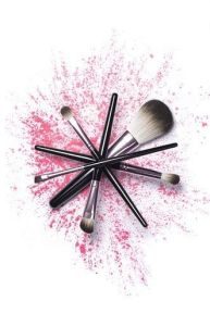 Makeup brushes scattered - good copy with good imagery